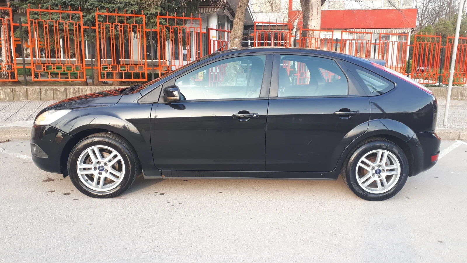 Ford Focus 1.6i, снимка 7 - Автомобили и джипове - 55238951