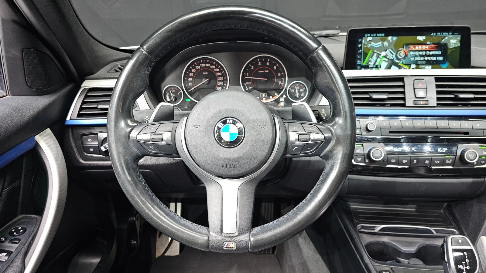 BMW 330 М ПАКЕТ/ПОДГРЕВ/ШИБЕДАХ/ПАМЕТ/HUD/, снимка 12 - Автомобили и джипове - 55444714