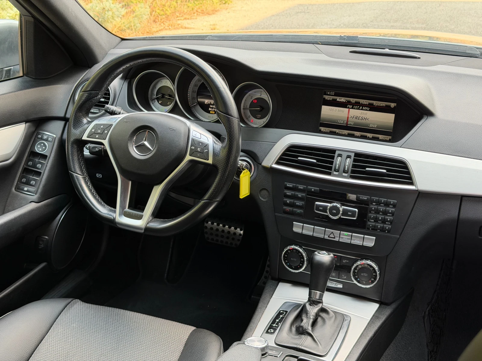 Mercedes-Benz C 220 CDI* AMG LINE* DISTRONIC* BI-XENON* НЕМСКА!, снимка 8 - Автомобили и джипове - 55969655