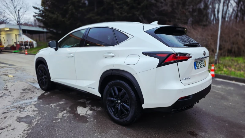 Lexus NX 300h F-Sport  LPG  Carplay/Android Auto, снимка 4 - Автомобили и джипове - 53343129