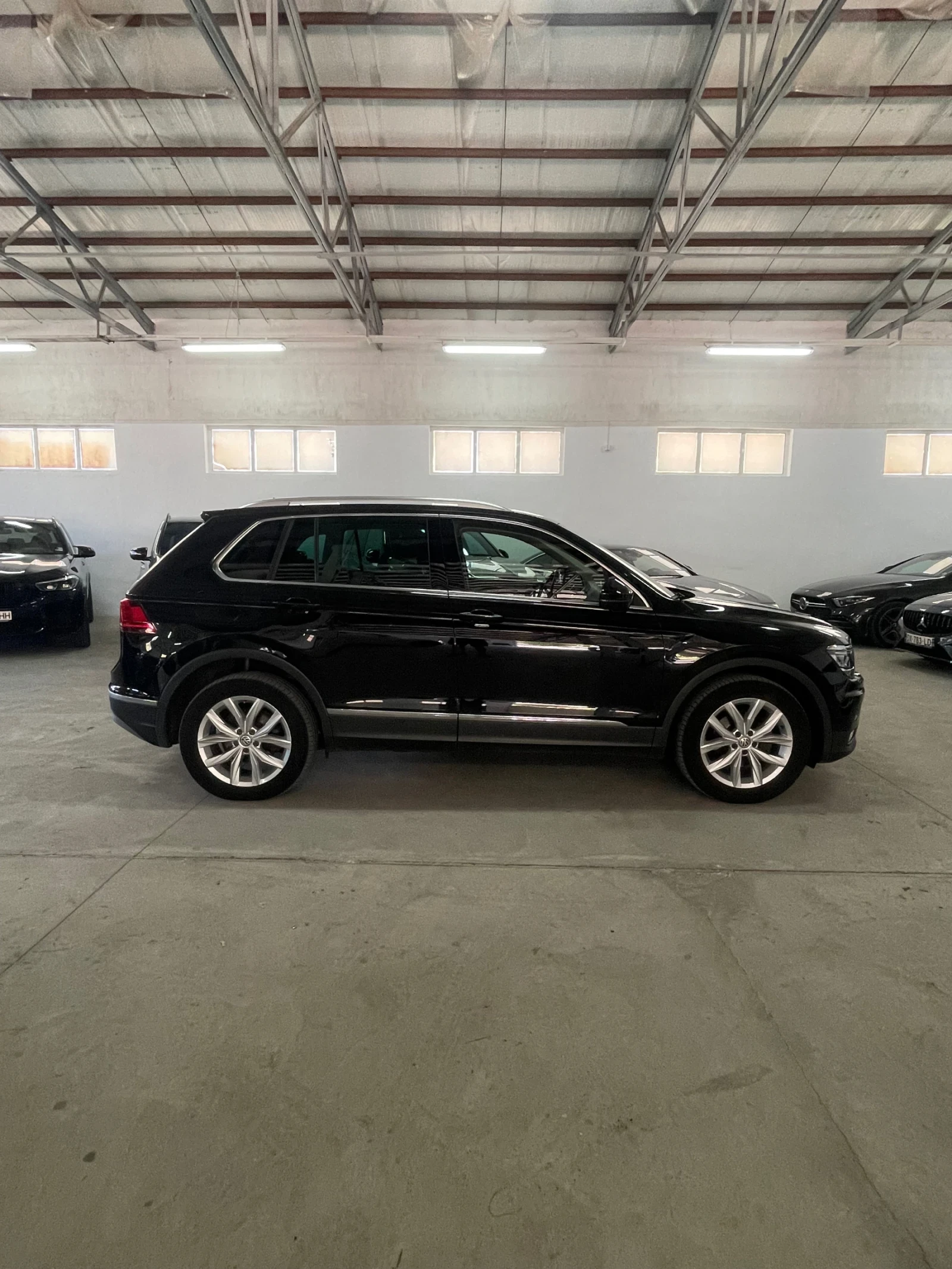 VW Tiguan 2.0Tdi/4motion/Distr/head-up/теглич/ подгрев/Led/! - изображение 7