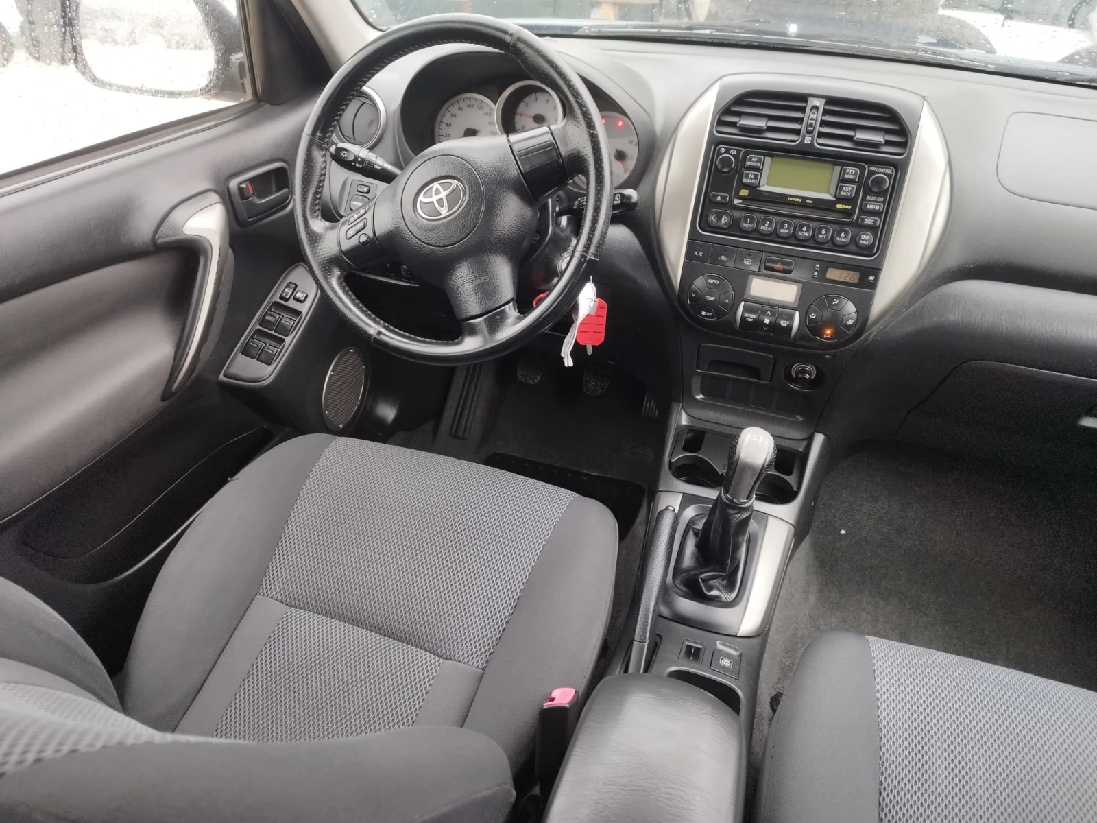 Toyota Rav4 2.2d4d 116kc, снимка 13 - Автомобили и джипове - 53928930