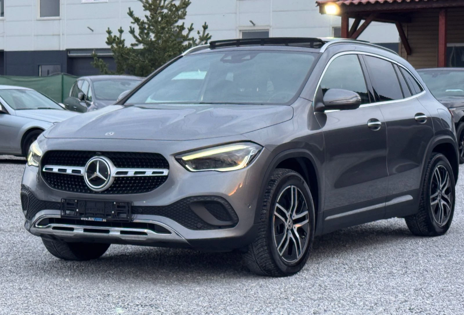 Mercedes-Benz GLA 250AMG Panorama Distr Keyless Head-up Cam360, снимка 2 - Автомобили и джипове - 54062639