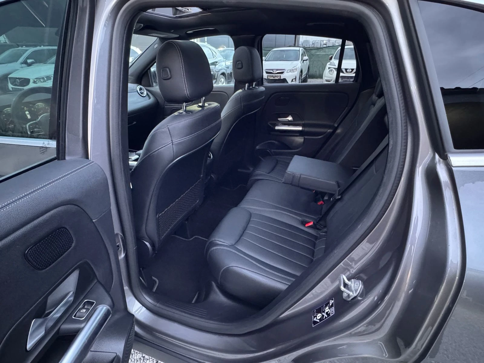 Mercedes-Benz GLA 250AMG Panorama Distr Keyless Head-up Cam360, снимка 6 - Автомобили и джипове - 54062639