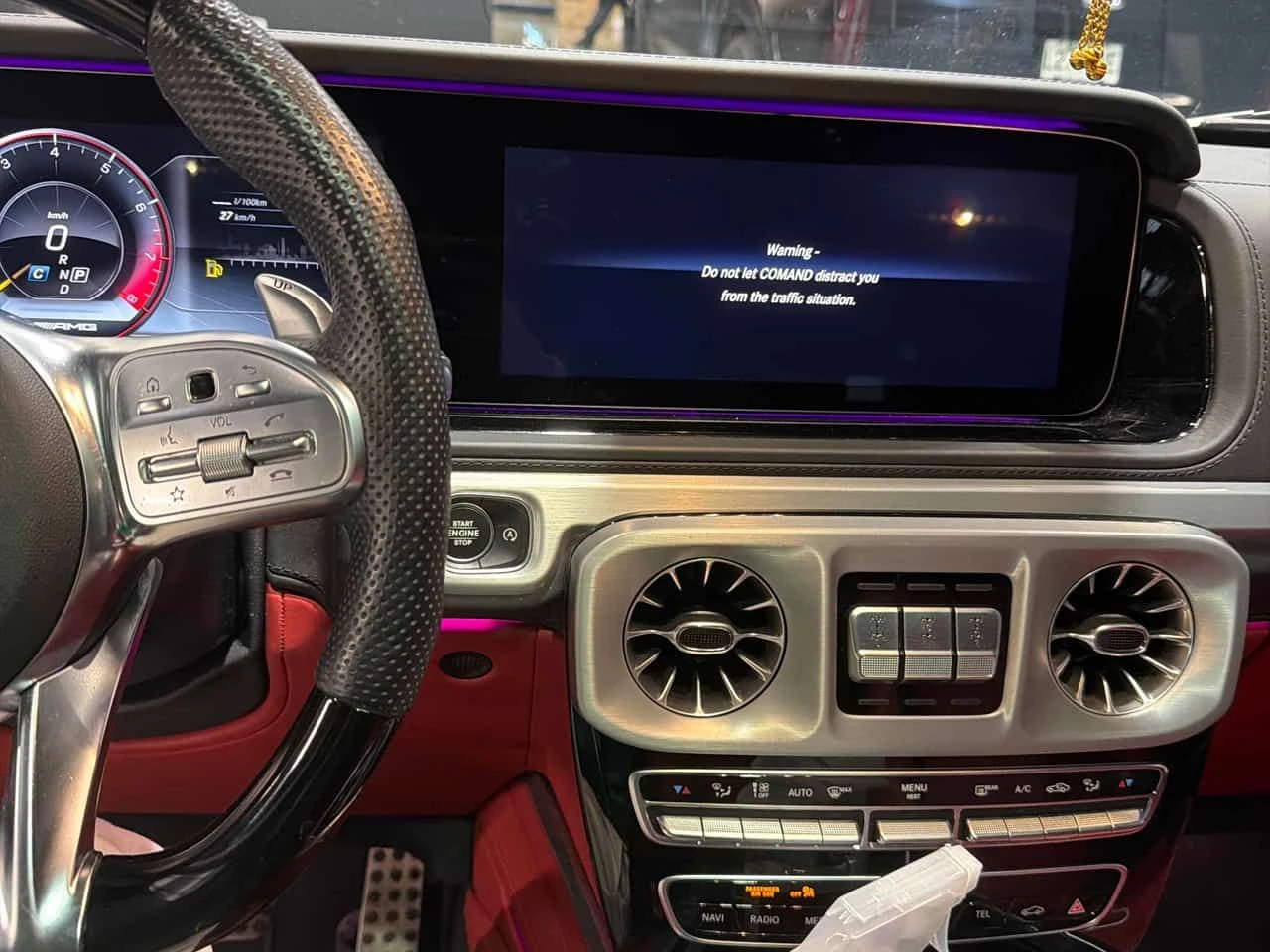 Mercedes-Benz G 63 AMG * БЕЗ ЗАБЕЛЕЖКА* АВТОКРЕДИТ* CARFAX* , снимка 10 - Автомобили и джипове - 54683969