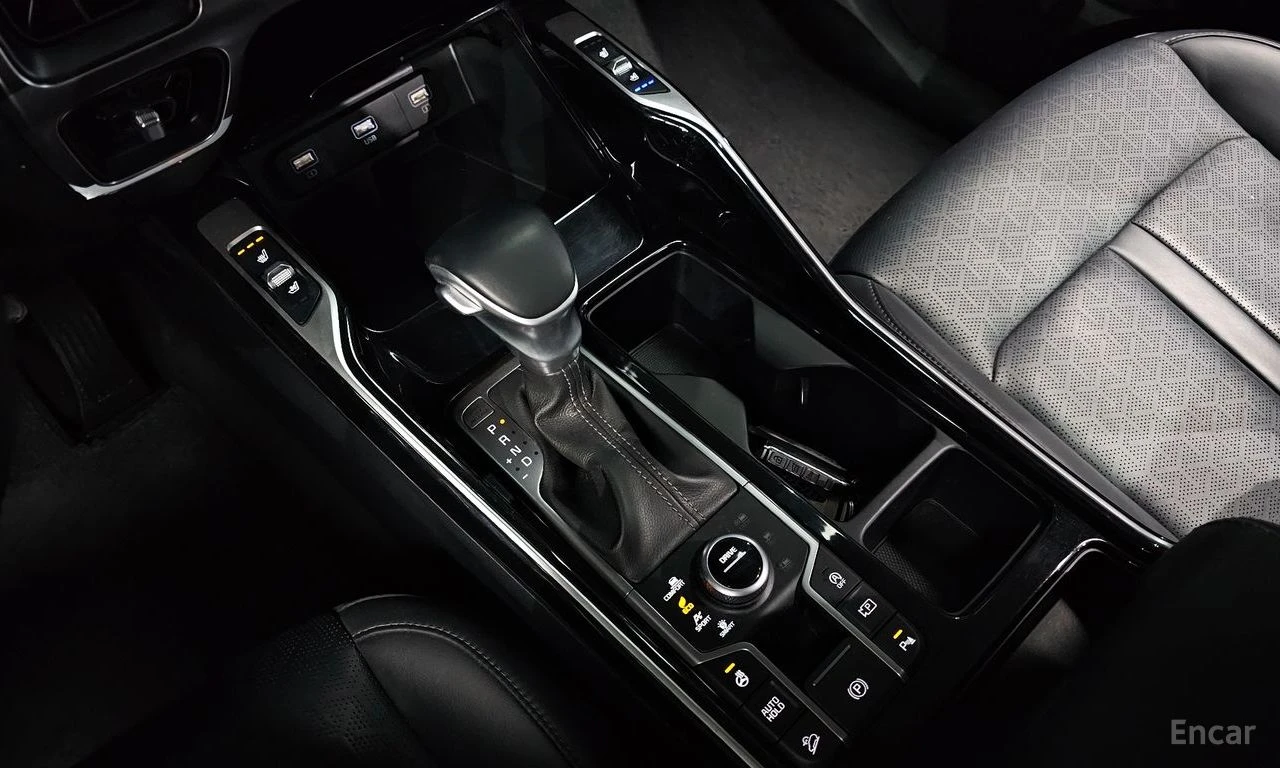 Kia Sorento 2.2D Prestige 4x4* DISTRONIC* ПОДГРЕВ* ОБДУХВАНЕ* , снимка 13 - Автомобили и джипове - 55050789