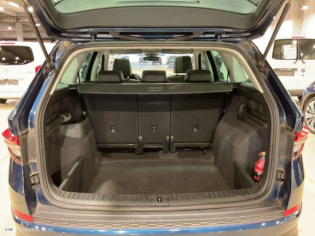 Skoda Kodiaq 2.0 CRTDI DSG7 CLEVER+ LEATHER NAVI LED, снимка 11 - Автомобили и джипове - 56201474