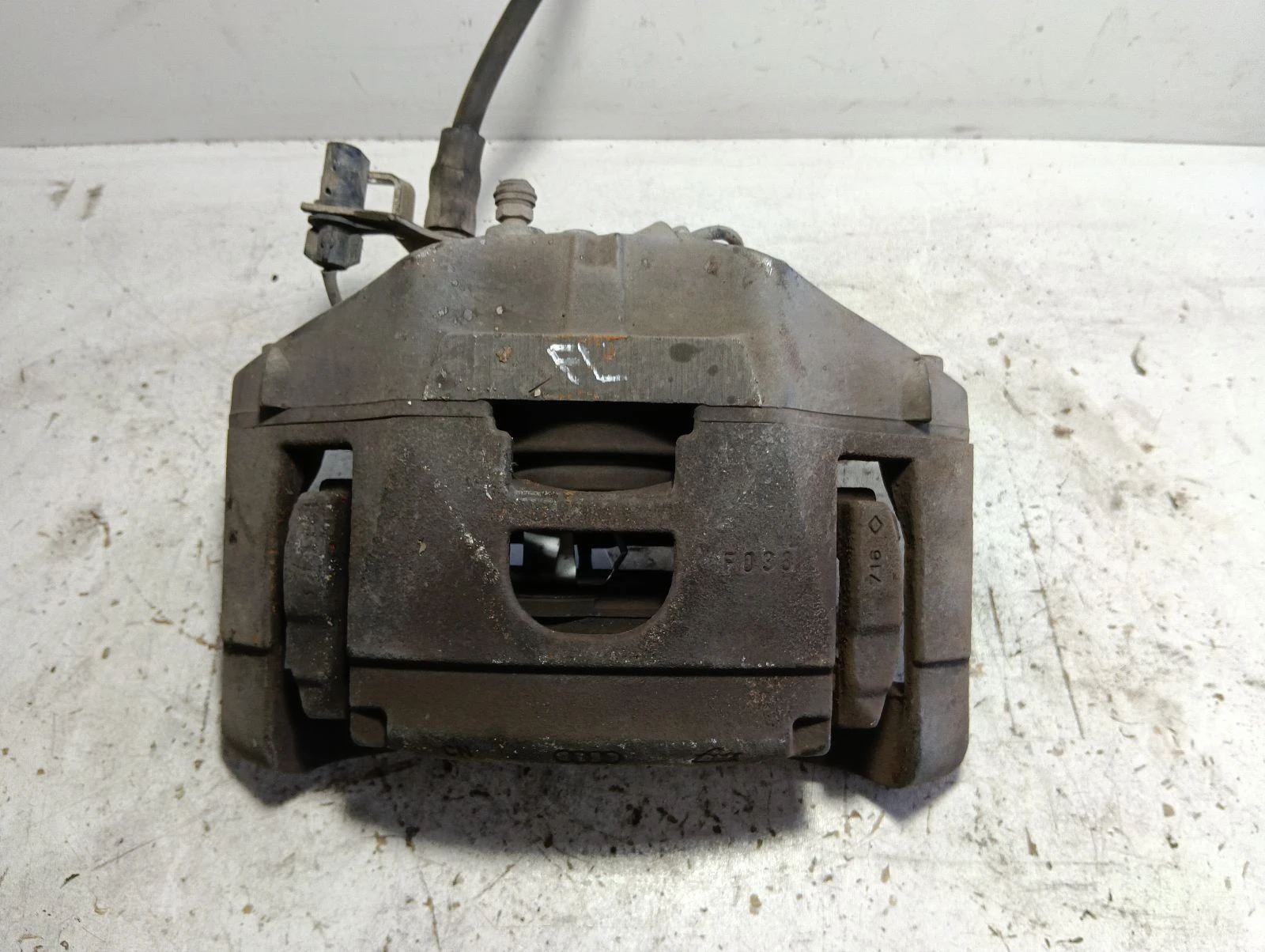спирачен апарат преден ляв Ауди А6 2.0 TDI