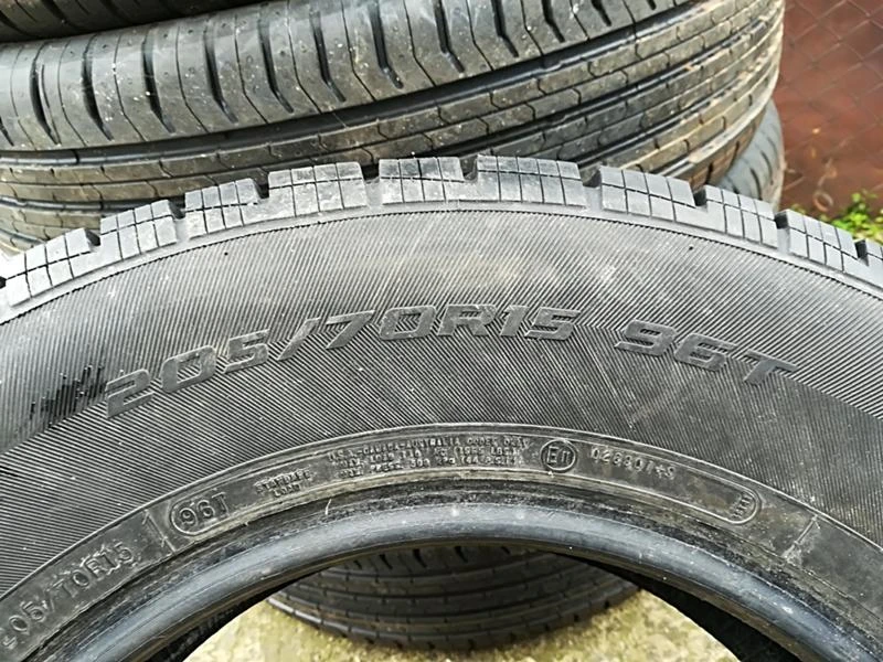 Гуми Зимни 205/70R15, снимка 7 - Гуми и джанти - 24206178