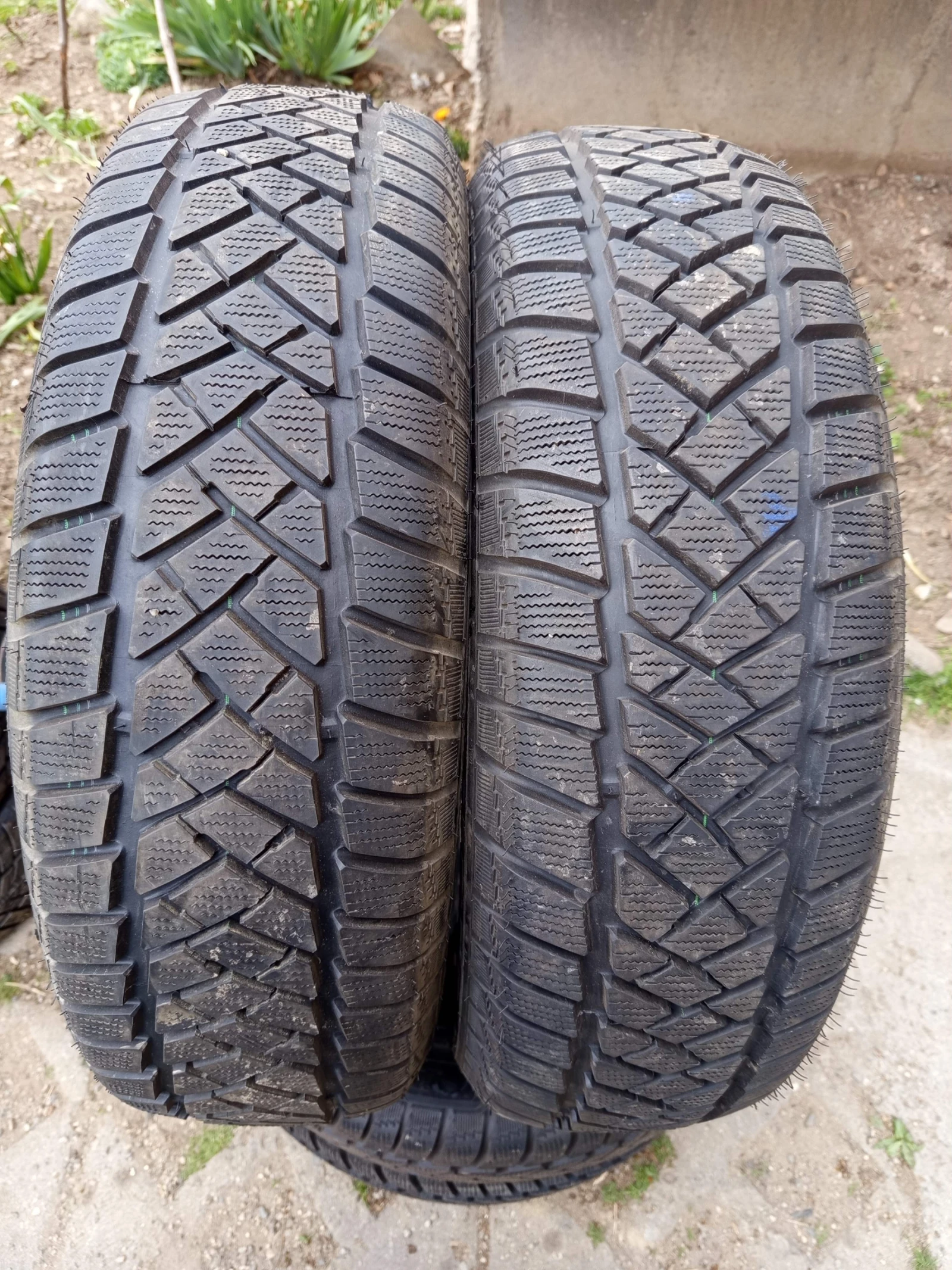 Гуми Зимни 215/70R16, снимка 2 - Гуми и джанти - 53967060