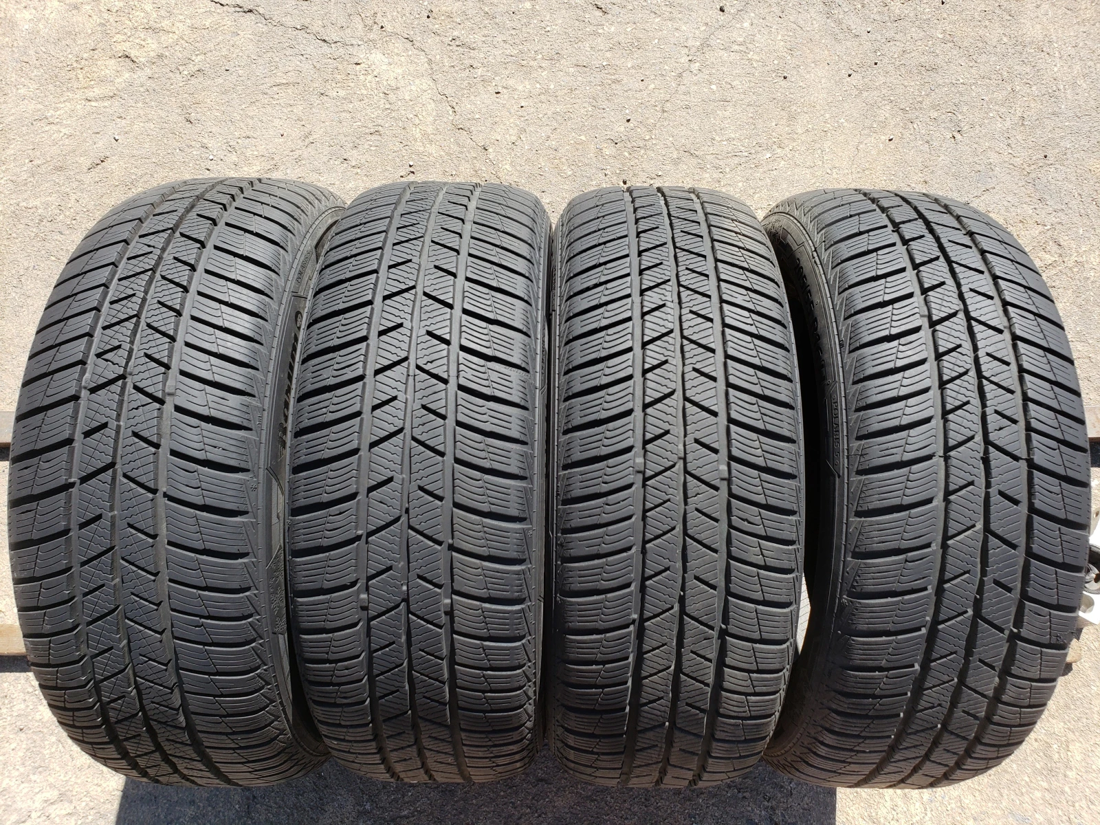 Гуми Зимни 205/55R16, снимка 2 - Гуми и джанти - 55990199