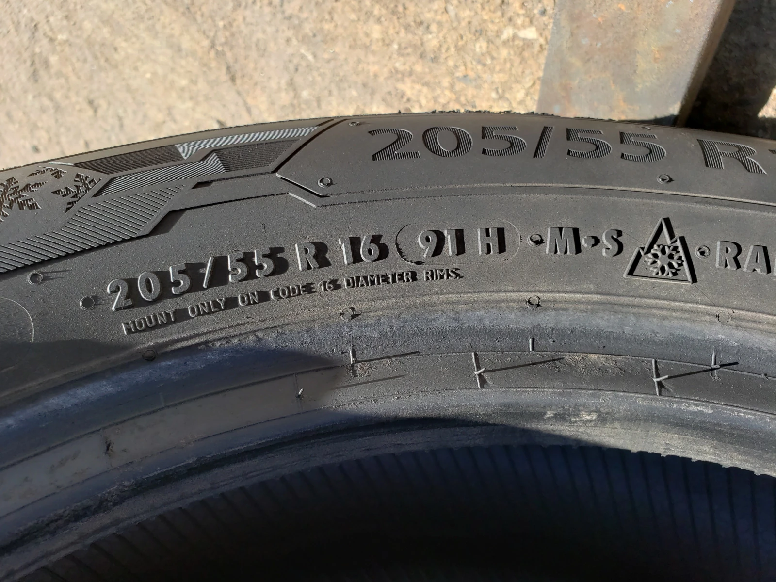 Гуми Зимни 205/55R16, снимка 6 - Гуми и джанти - 55990199