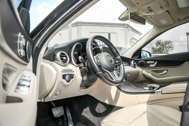 Mercedes-Benz C 300 AMG, PANORAMA, BLIND SPOT, ПОДГРЕВИ, KEYLESS, снимка 8 - Автомобили и джипове - 52506936