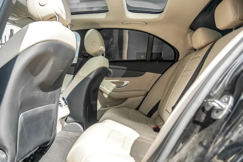 Mercedes-Benz C 300 AMG, PANORAMA, BLIND SPOT, ПОДГРЕВИ, KEYLESS, снимка 11 - Автомобили и джипове - 52506936