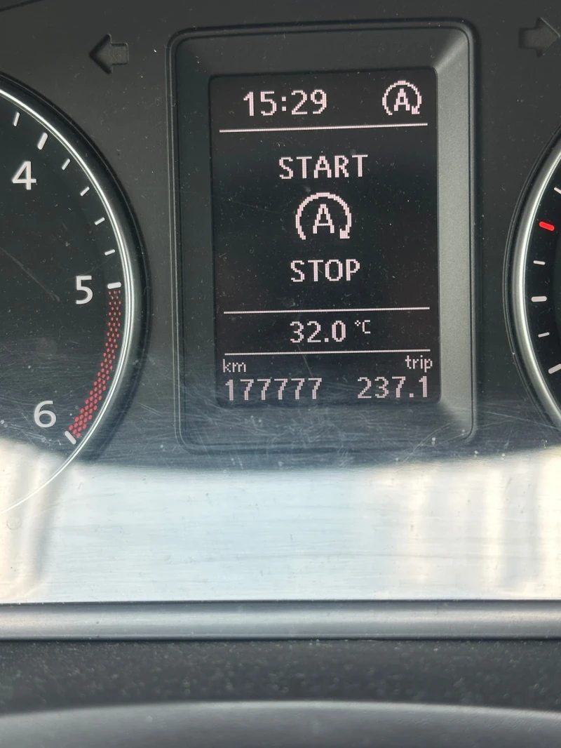 VW Caddy 2.0TDI, снимка 13 - Автомобили и джипове - 52668178