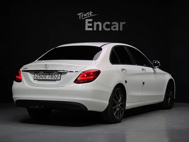 Mercedes-Benz C 200, снимка 2 - Автомобили и джипове - 54833217