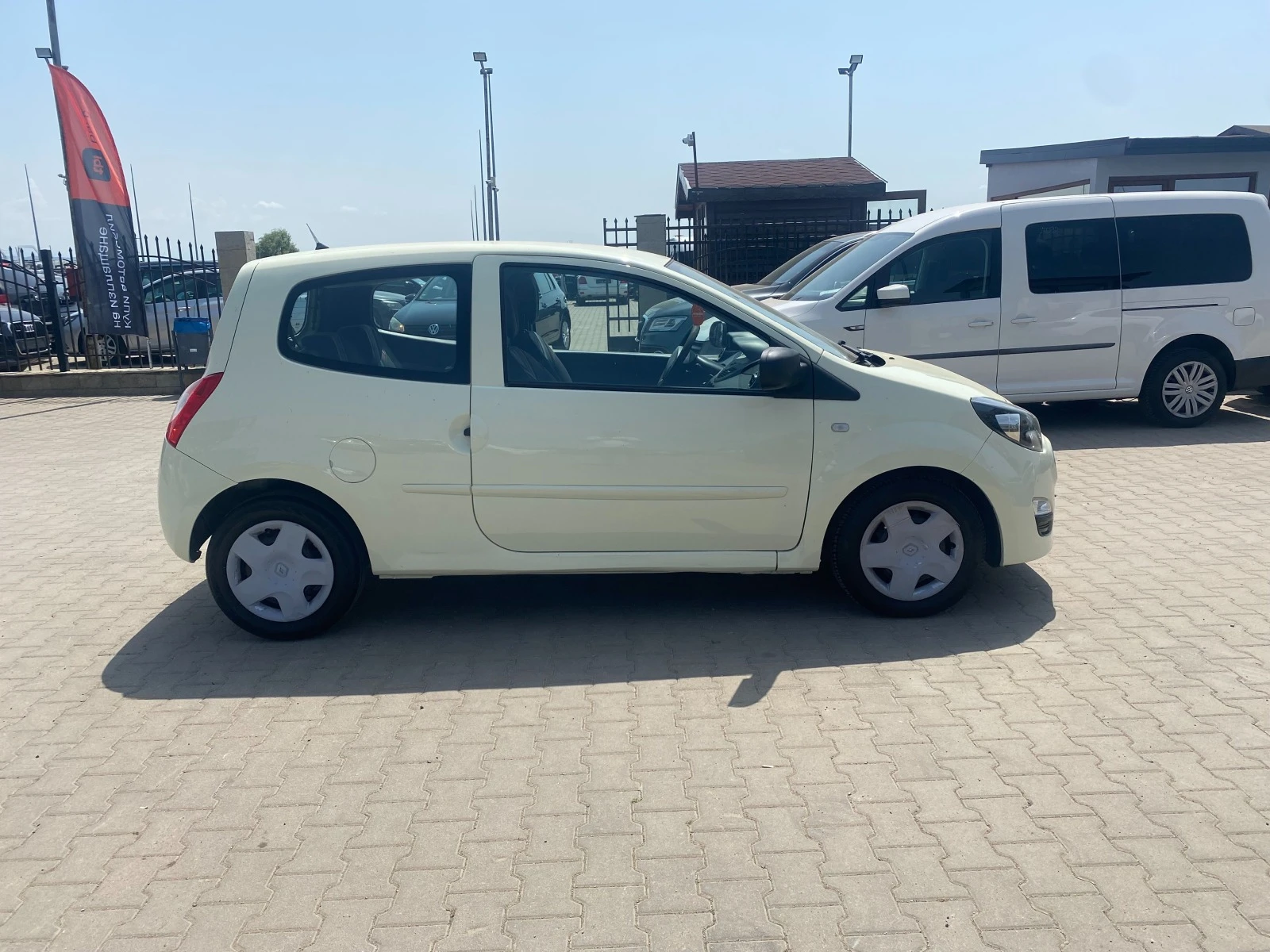 Renault Twingo 1.2I EURO 5A - изображение 7