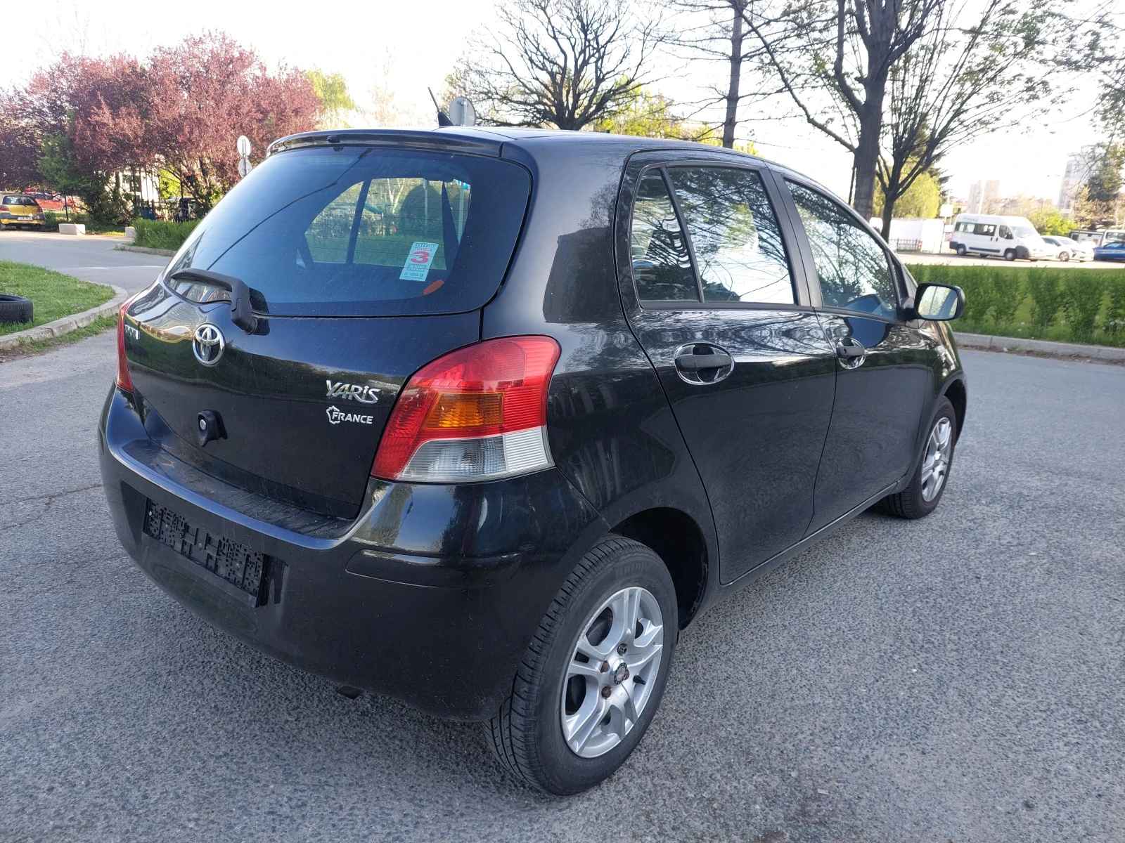 Toyota Yaris  FACELIFT - изображение 4
