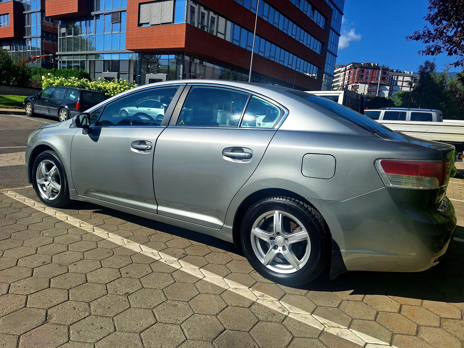 Toyota Avensis D4D - изображение 2
