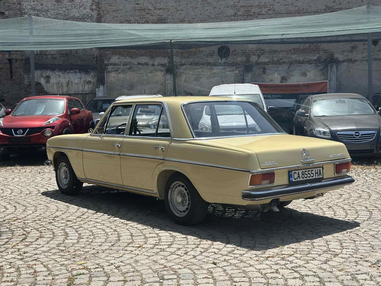 Mercedes-Benz 114 230  - изображение 4
