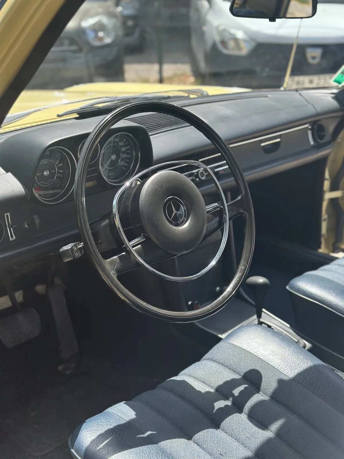 Mercedes-Benz 114 230  - изображение 9