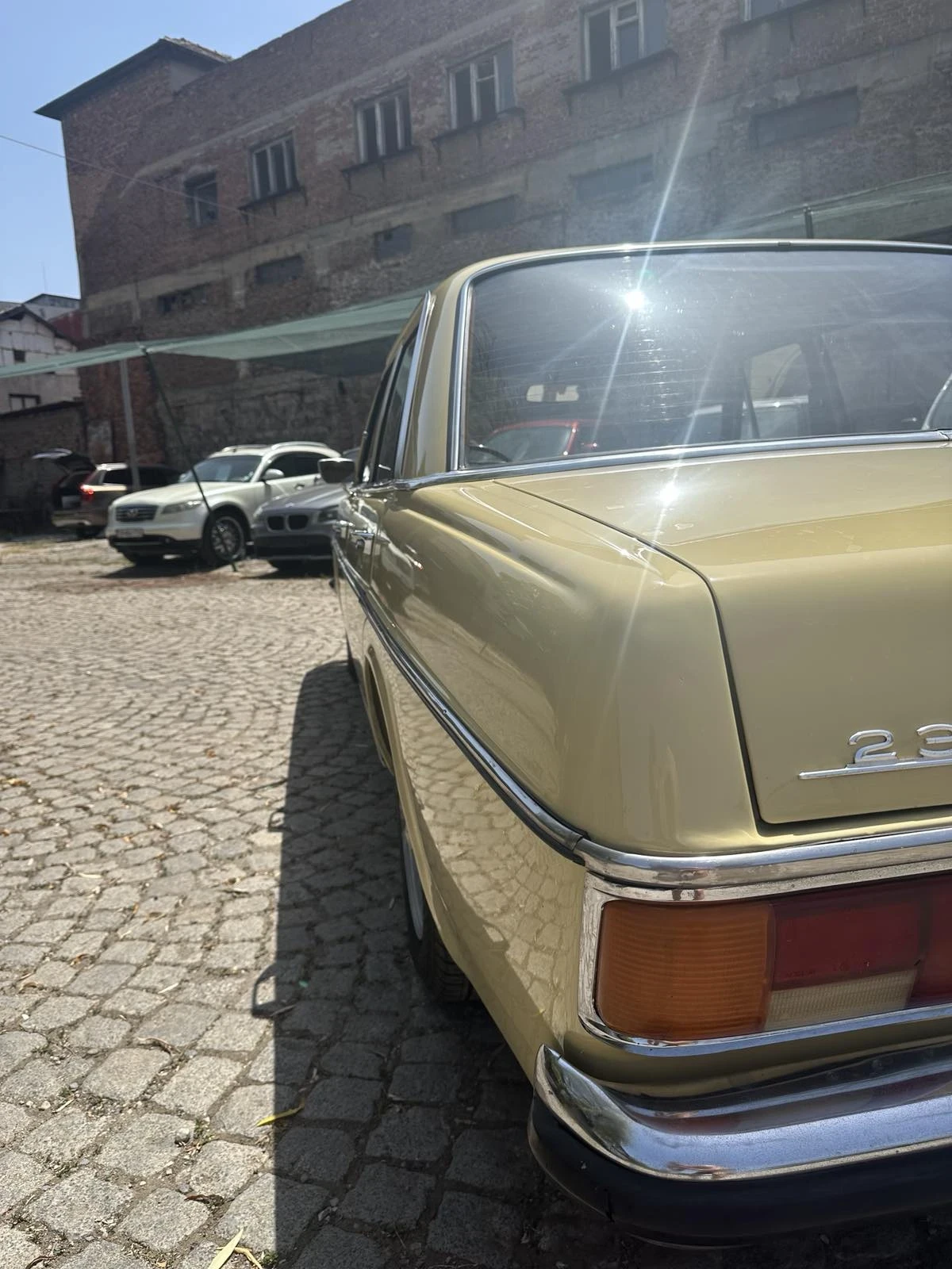 Mercedes-Benz 114 230  - изображение 6