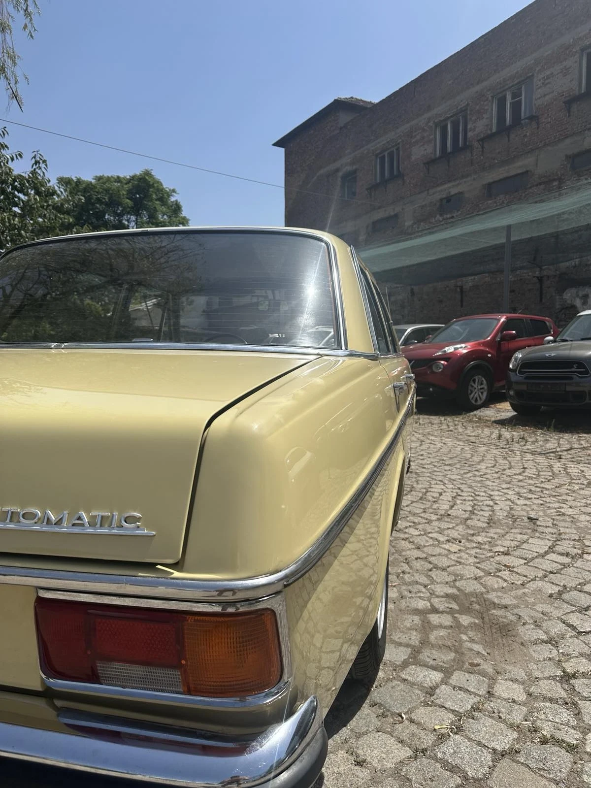 Mercedes-Benz 114 230  - изображение 5