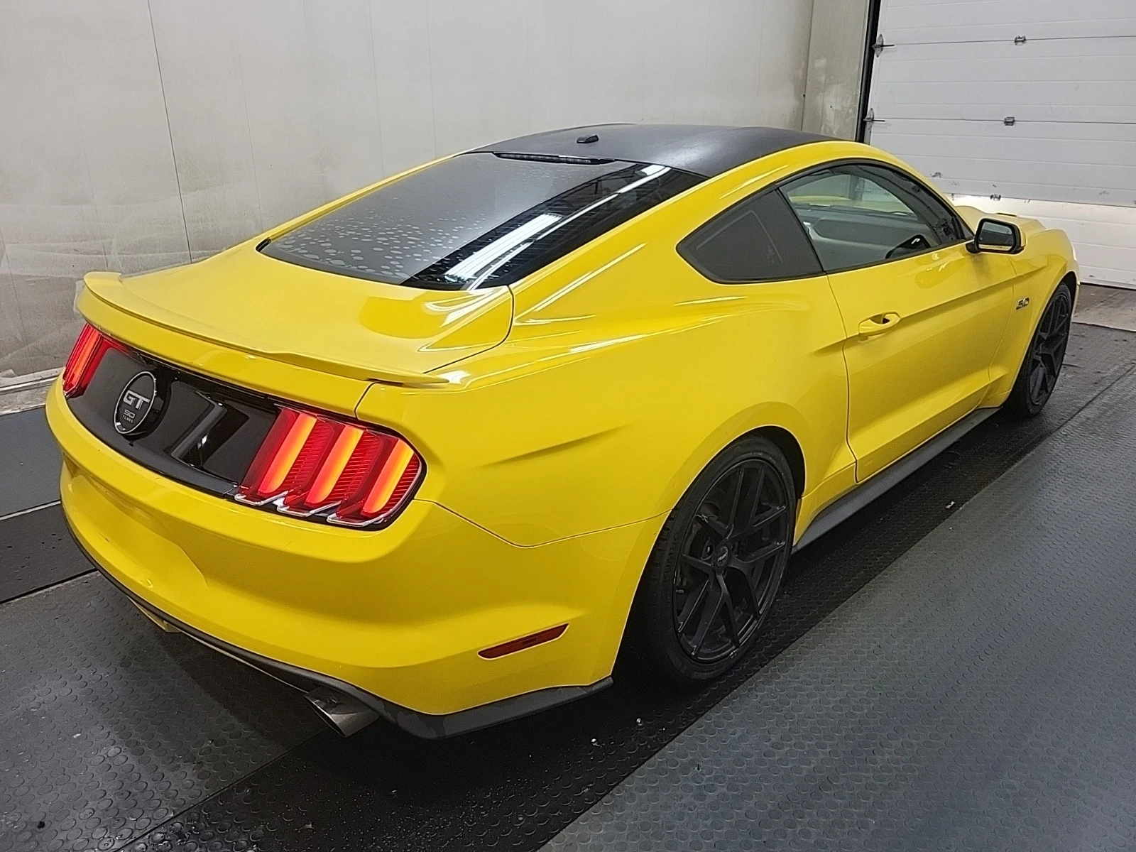 Ford Mustang GT * * АВТОМАТИК * * CARFAX * * АВТО КРЕДИТ * *  - изображение 3
