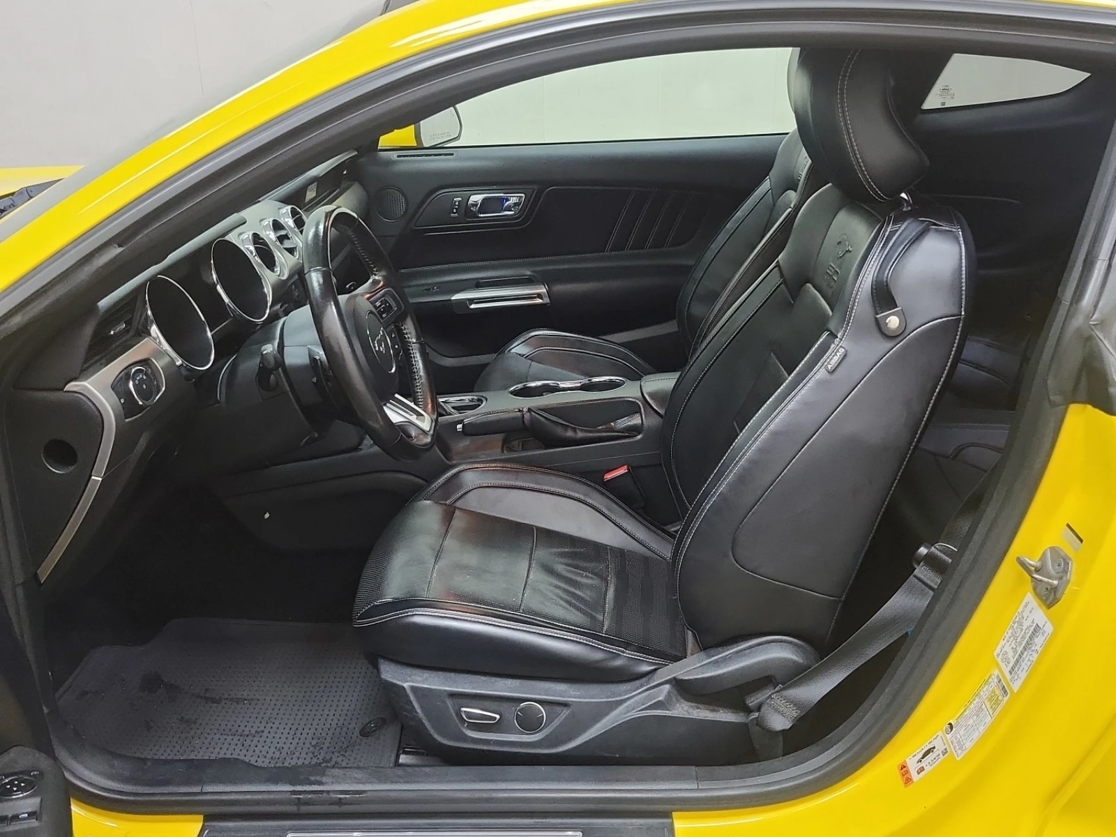 Ford Mustang GT * * АВТОМАТИК * * CARFAX * * АВТО КРЕДИТ * *  - изображение 6