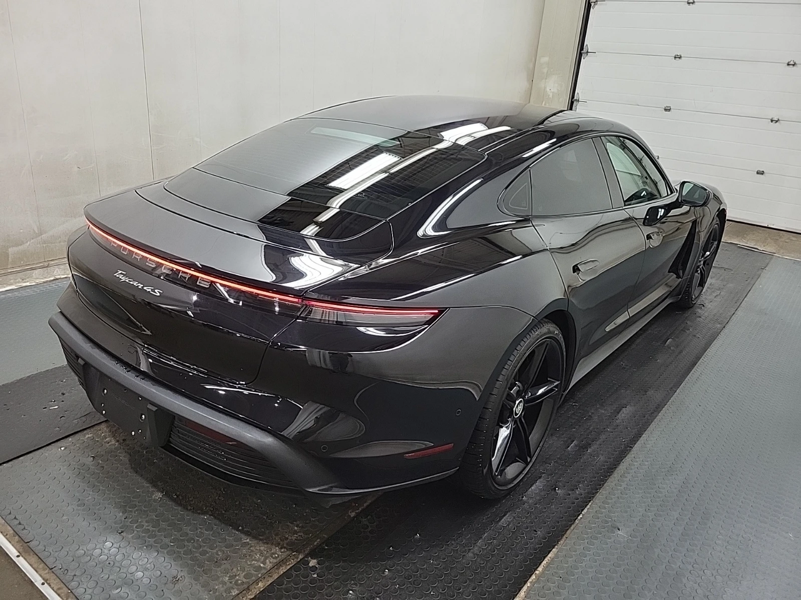 Porsche Taycan 4S * CARFAX * БЕЗ ПЪРВОНАЧАЛНА ВНОСКА - изображение 4