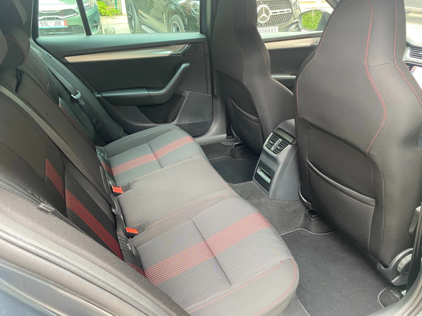 Skoda Octavia 1.5 TSI /DSG /Sport Business , снимка 13 - Автомобили и джипове - 54229658
