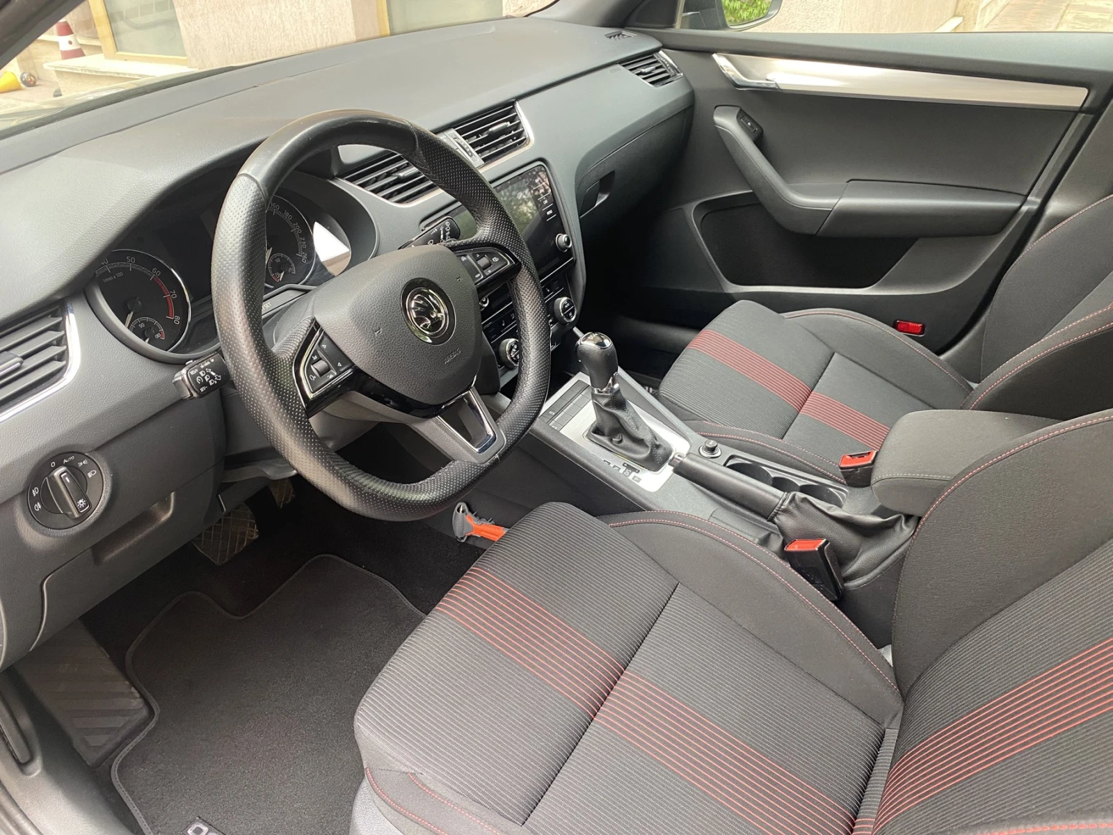 Skoda Octavia 1.5 TSI /DSG /Sport Business , снимка 10 - Автомобили и джипове - 54229658