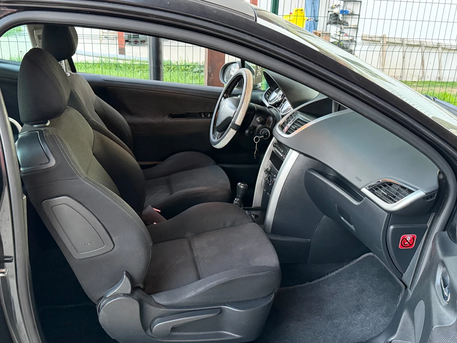 Peugeot 207 Peugeot 207 - 111 300km , снимка 9 - Автомобили и джипове - 54399561