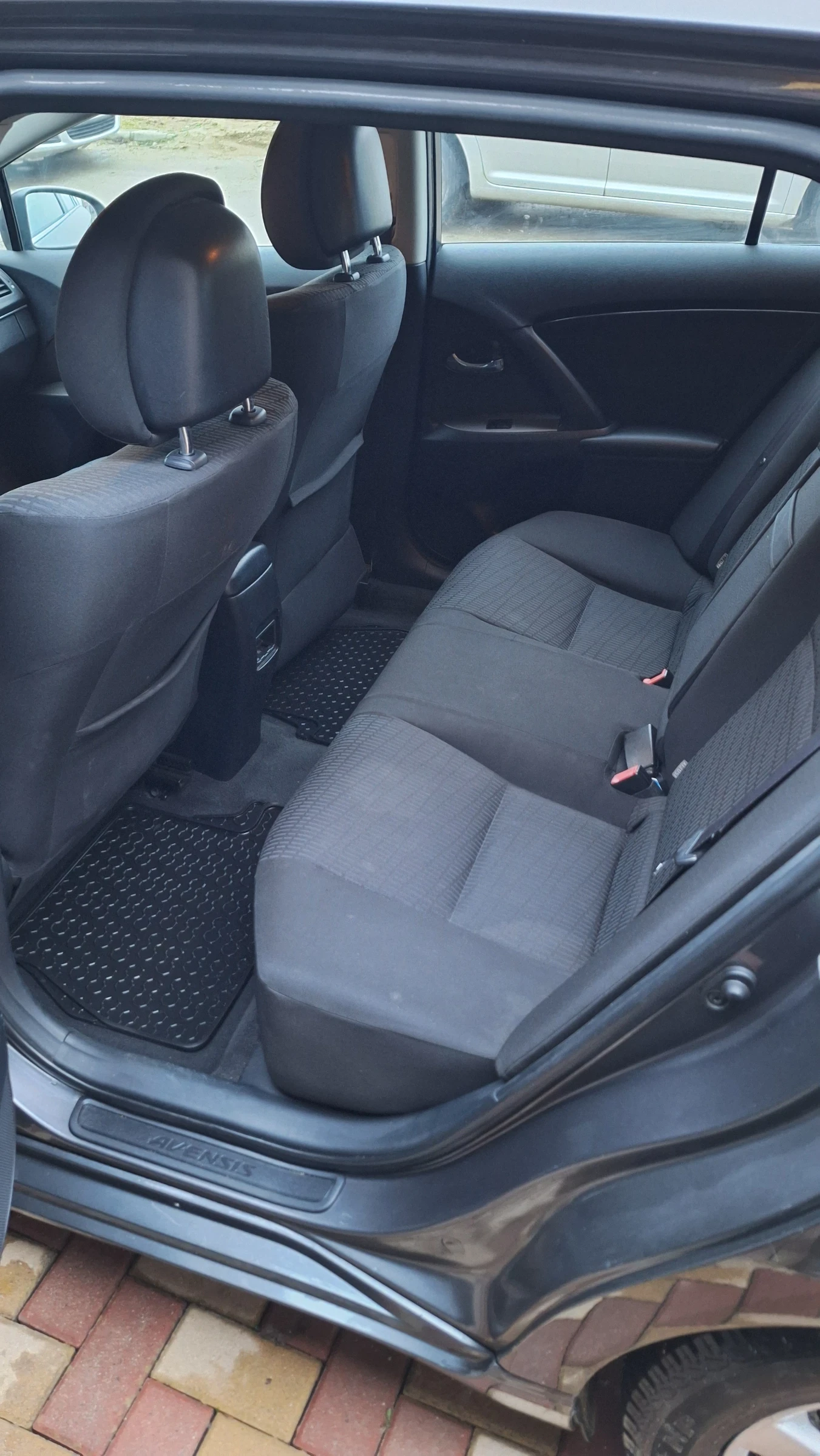 Toyota Avensis 2.0 D4D, снимка 11 - Автомобили и джипове - 54569287