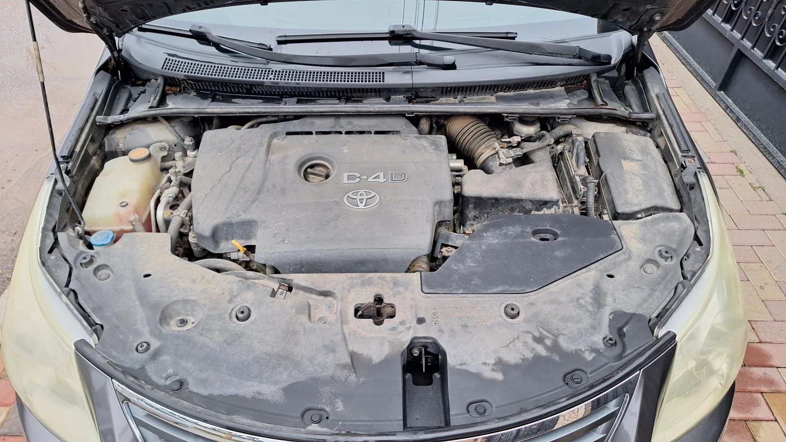Toyota Avensis 2.0 D4D, снимка 12 - Автомобили и джипове - 54569287