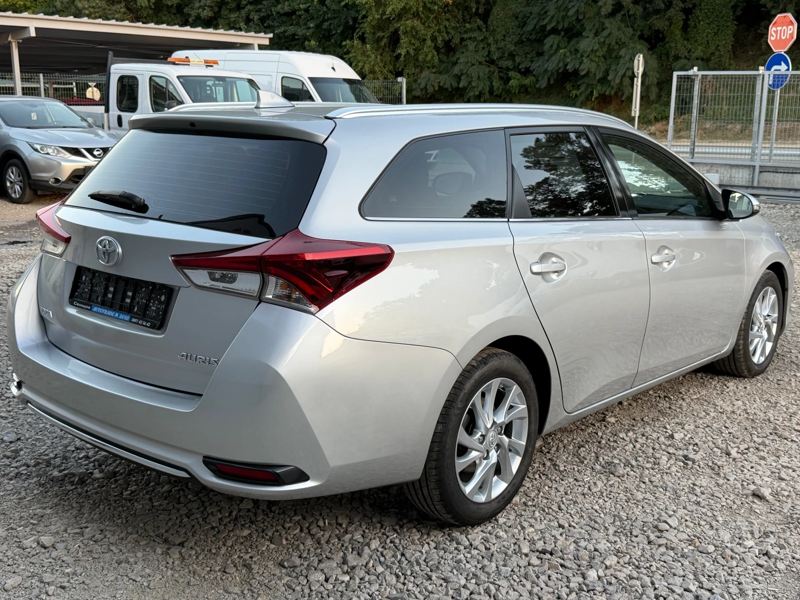 Toyota Auris 1.6D4D* TOP* Face* NAVI* Evro6, снимка 4 - Автомобили и джипове - 54745346