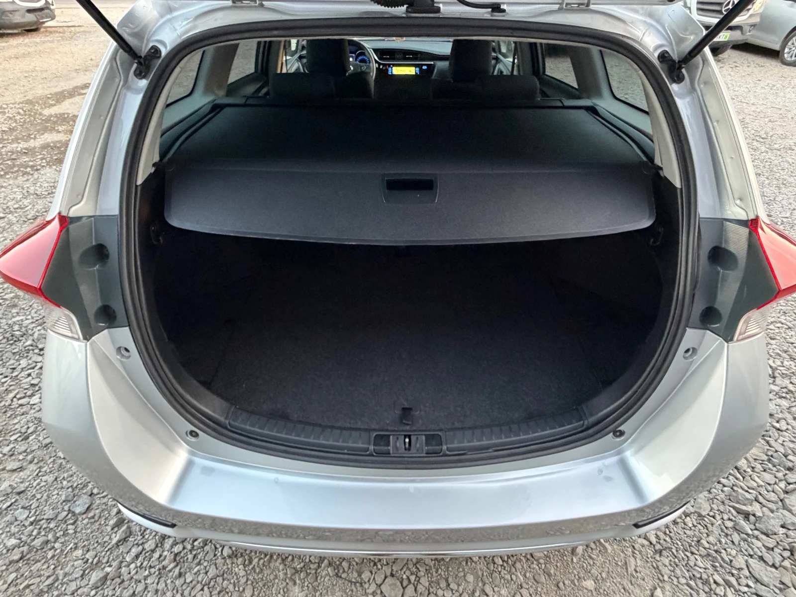Toyota Auris 1.6D4D* TOP* Face* NAVI* Evro6, снимка 7 - Автомобили и джипове - 54745346