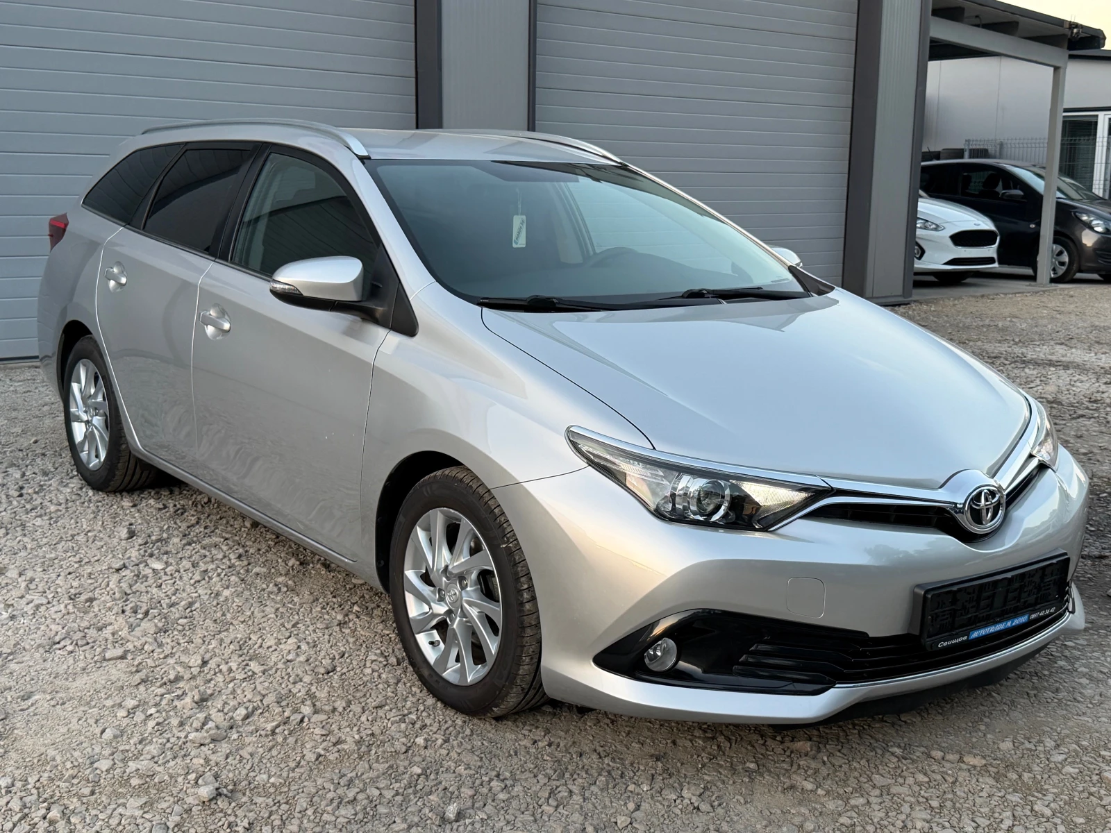 Toyota Auris 1.6D4D* TOP* Face* NAVI* Evro6, снимка 3 - Автомобили и джипове - 54745346