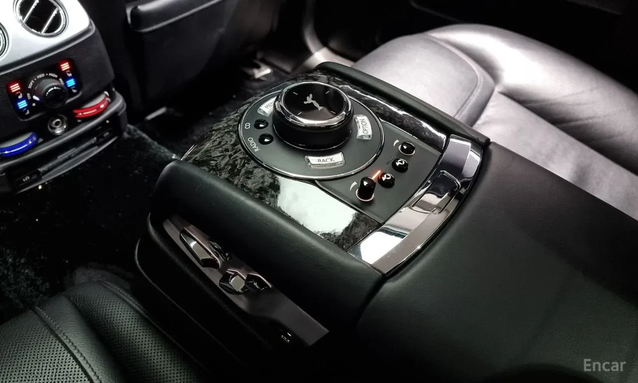 Rolls-Royce Ghost 6.6* V12* MANSORY* CUSTOM* ОБДУХ* ПАНО* 360, снимка 6 - Автомобили и джипове - 54827114