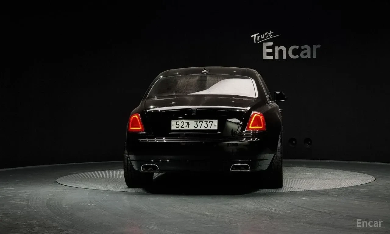 Rolls-Royce Ghost 6.6* V12* MANSORY* CUSTOM* ОБДУХ* ПАНО* 360, снимка 2 - Автомобили и джипове - 54827114