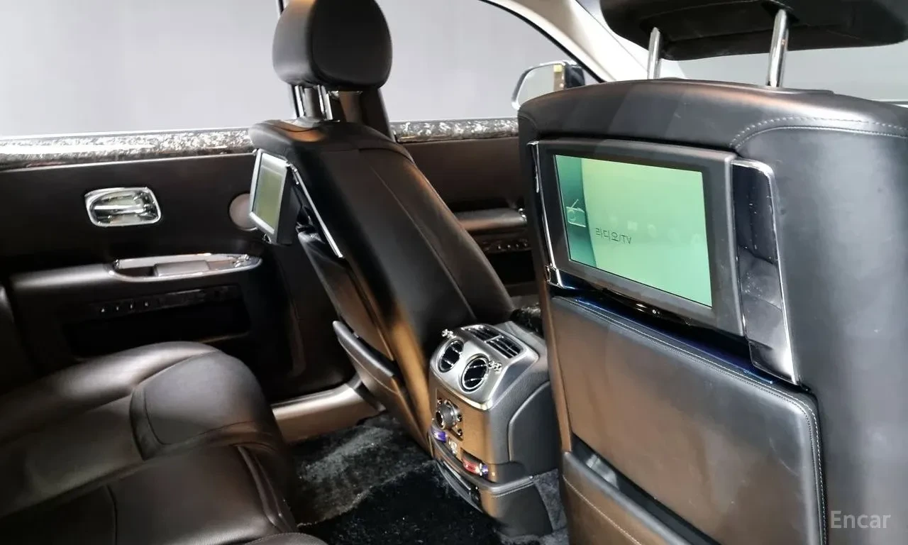 Rolls-Royce Ghost 6.6* V12* MANSORY* CUSTOM* ОБДУХ* ПАНО* 360, снимка 10 - Автомобили и джипове - 54827114