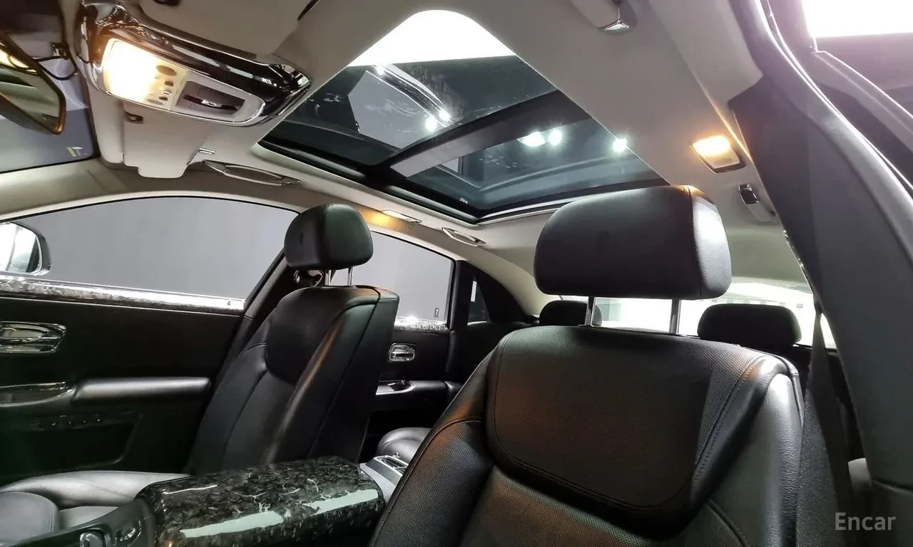 Rolls-Royce Ghost 6.6* V12* MANSORY* CUSTOM* ОБДУХ* ПАНО* 360, снимка 12 - Автомобили и джипове - 54827114