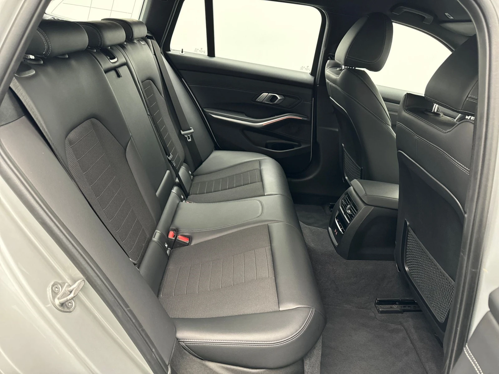 BMW 318 Touring 318d 150hp, снимка 8 - Автомобили и джипове - 54830917
