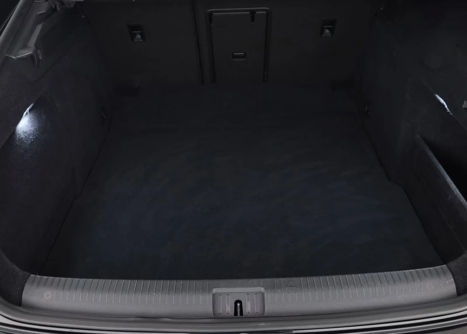 VW Arteon 4X4/R-LINE/200HP/IQ LIGHT/HUD/KLESS/PANO/CAM/612z | Mobile.bg � ����������� 9
