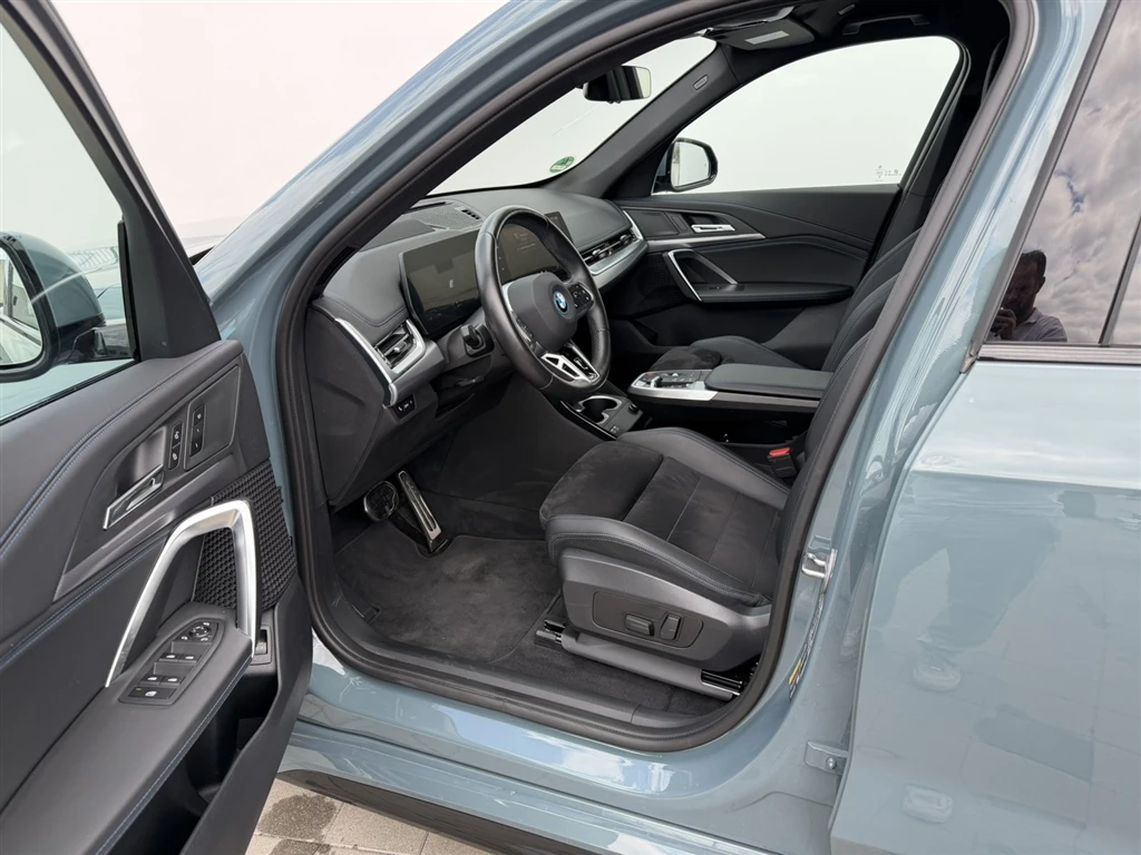 BMW iX1 xDrive30, снимка 8 - Автомобили и джипове - 55395244