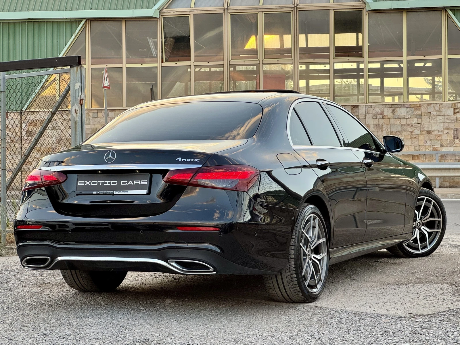 Mercedes-Benz E 220 d 4matic ! AMG Line !, снимка 4 - Автомобили и джипове - 56163647