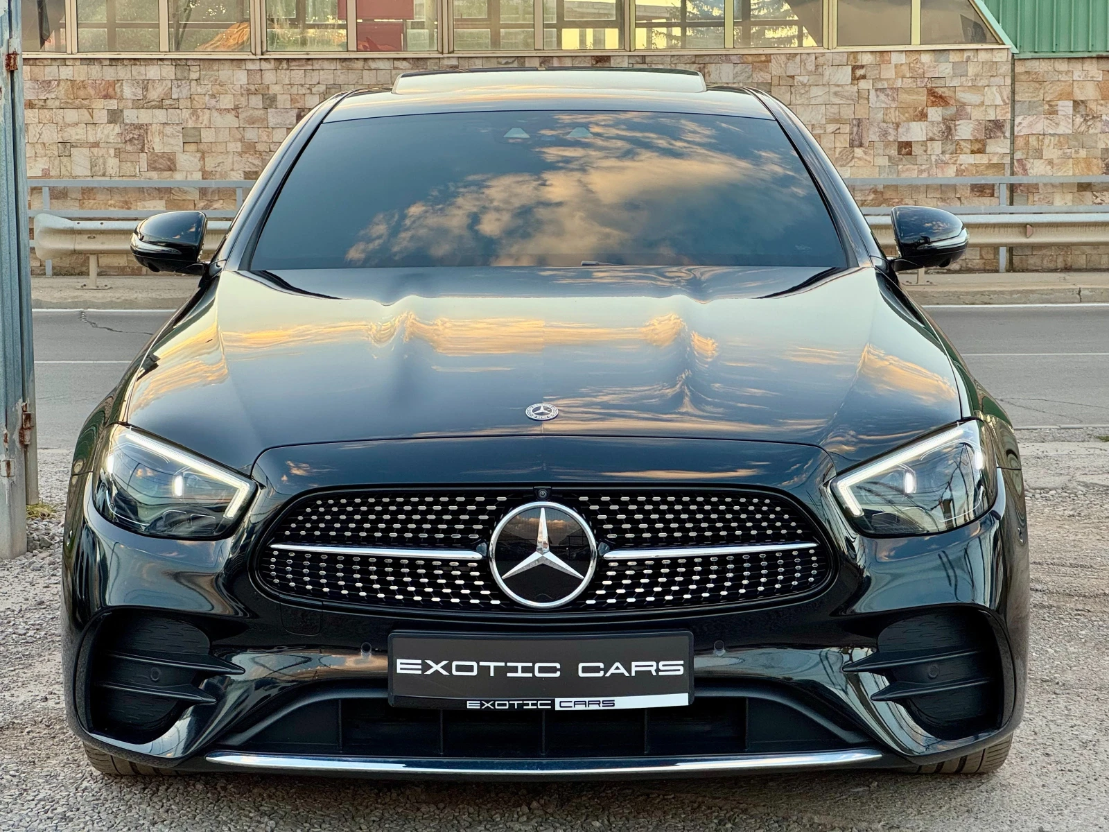 Mercedes-Benz E 220 d 4matic ! AMG Line !, снимка 2 - Автомобили и джипове - 56163647