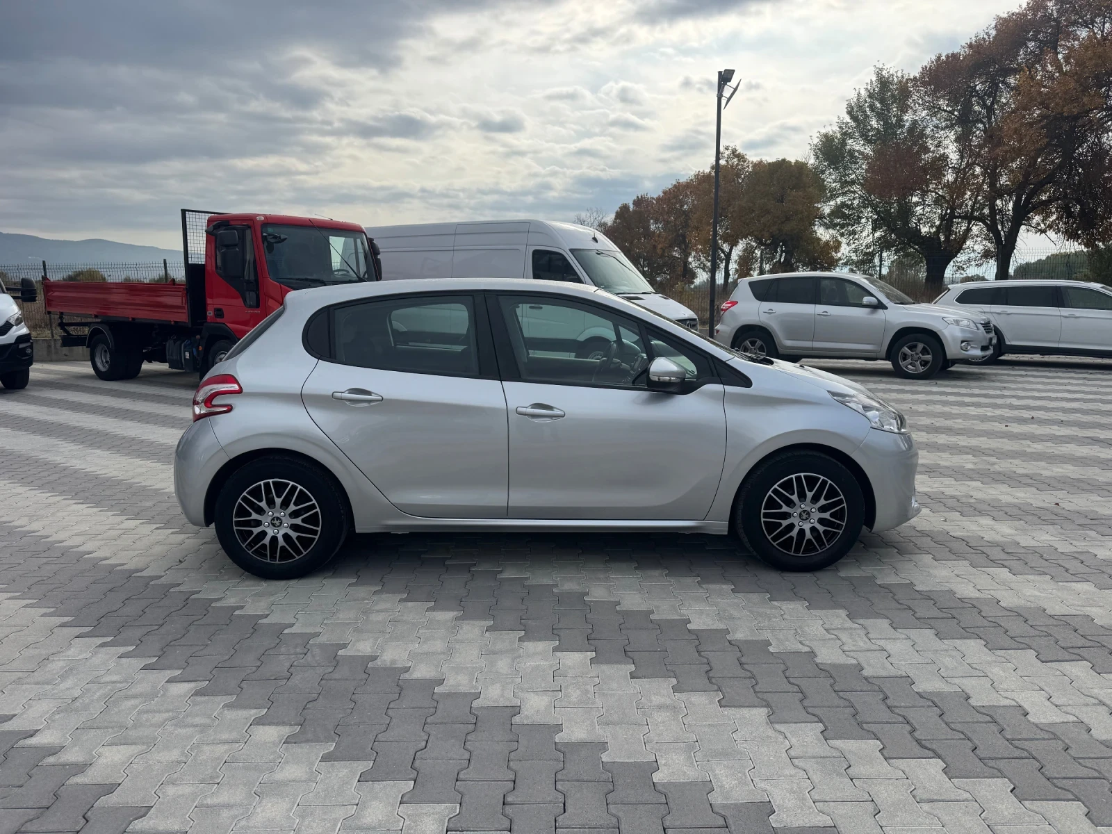 Peugeot 208 1.2i 82k.c | Mobile.bg � ����������� 4