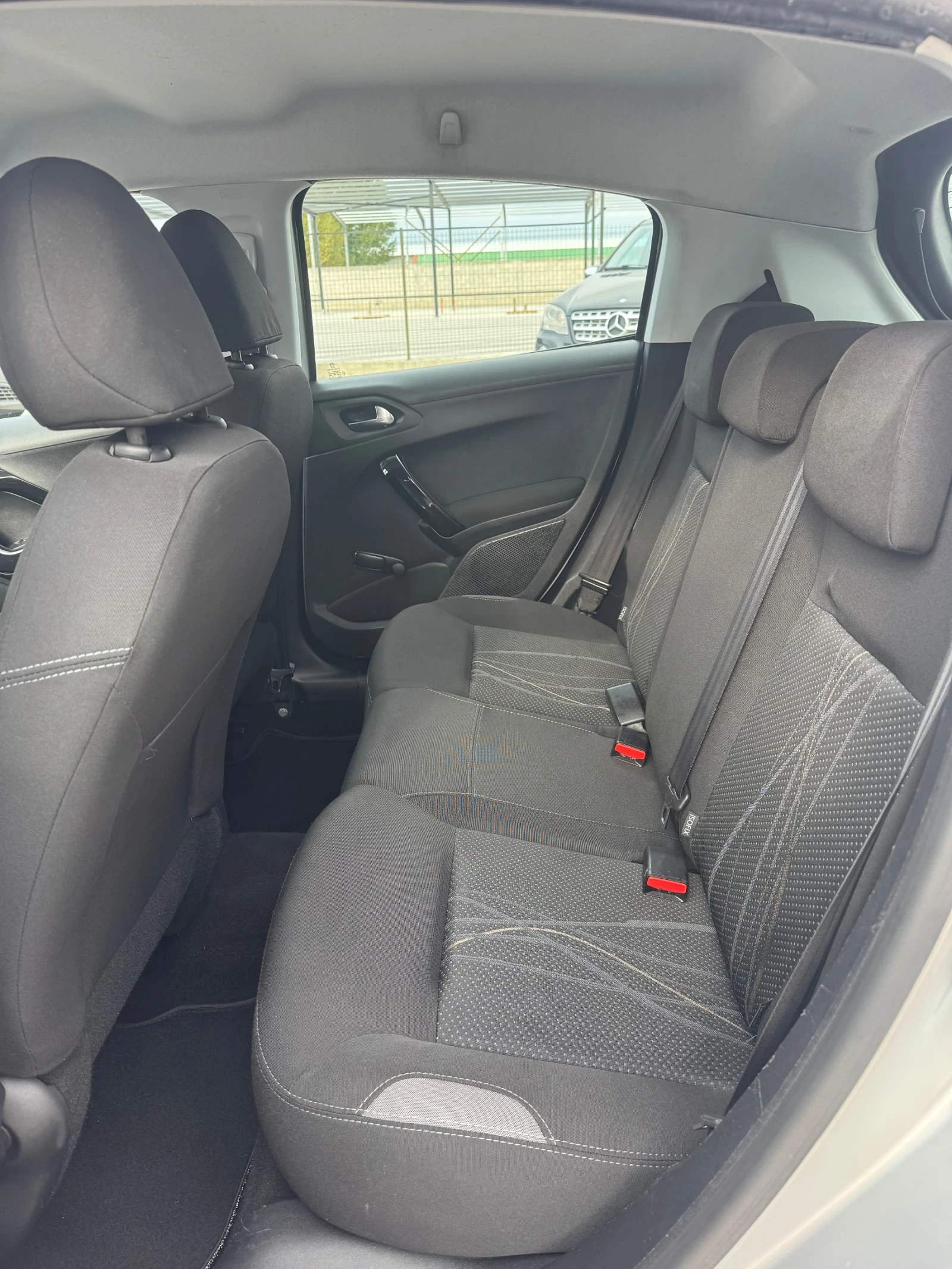 Peugeot 208 1.2i 82k.c | Mobile.bg � ����������� 11