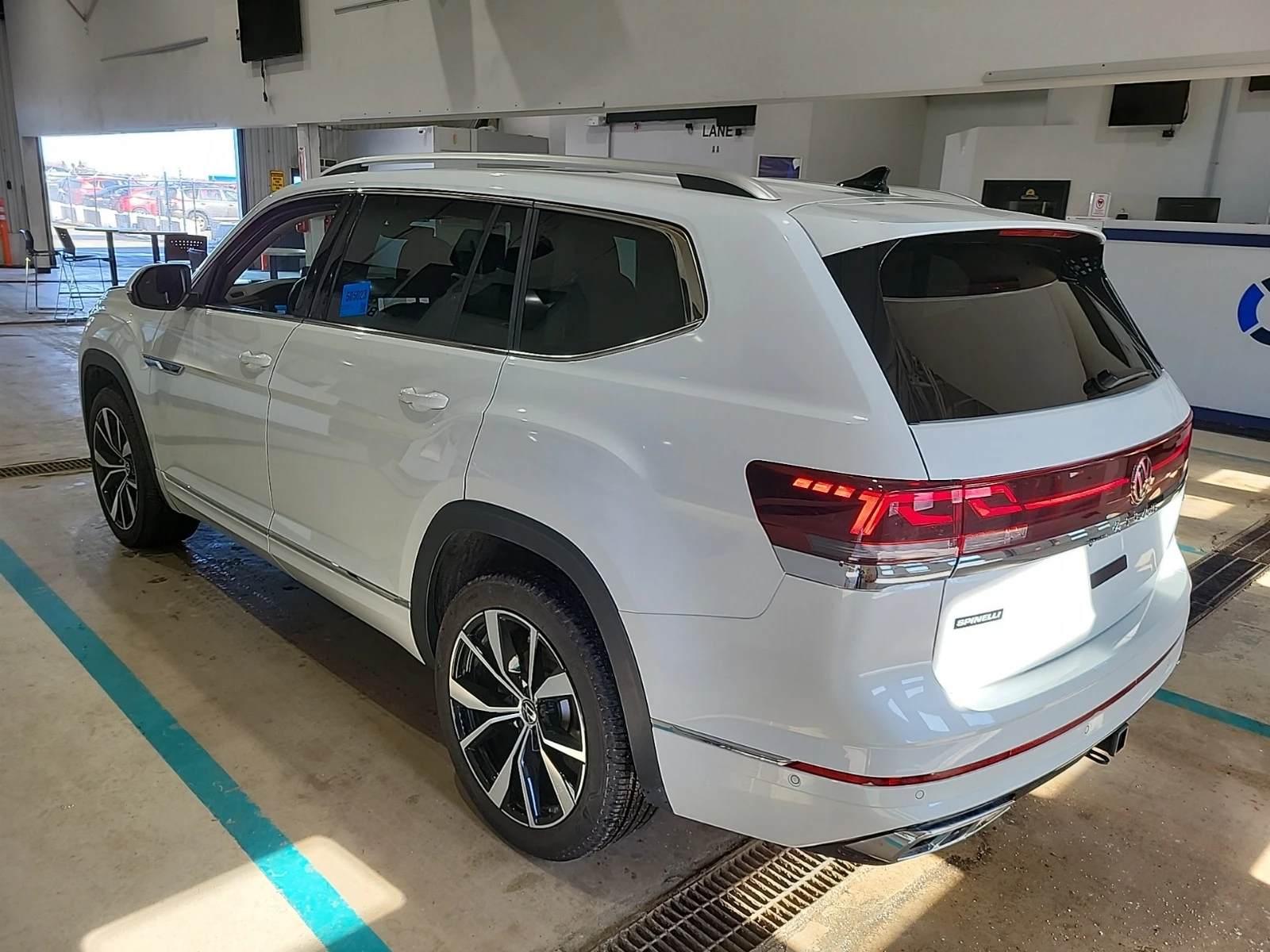 VW Atlas * * CARFAX * * АВТО КРЕДИТ * * , снимка 4 - Автомобили и джипове - 53866509